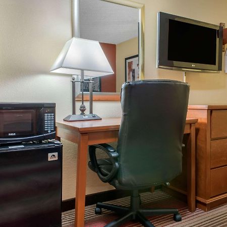 Quality Inn Columbus-East Exteriör bild