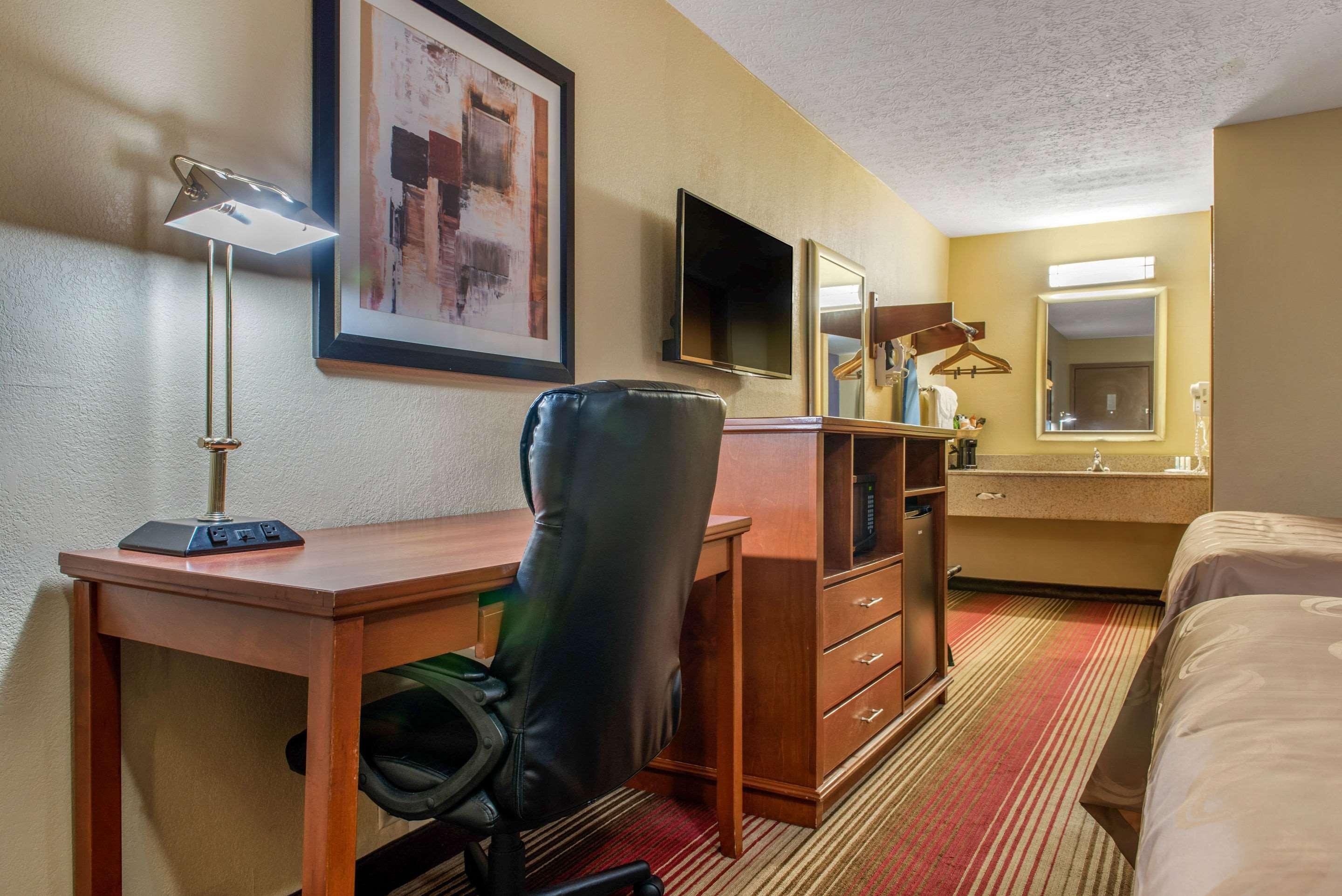 Quality Inn Columbus-East Exteriör bild