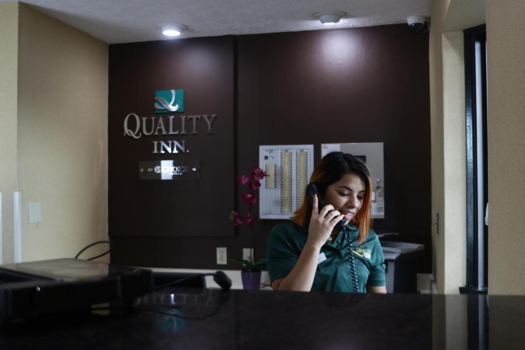 Quality Inn Columbus-East Exteriör bild