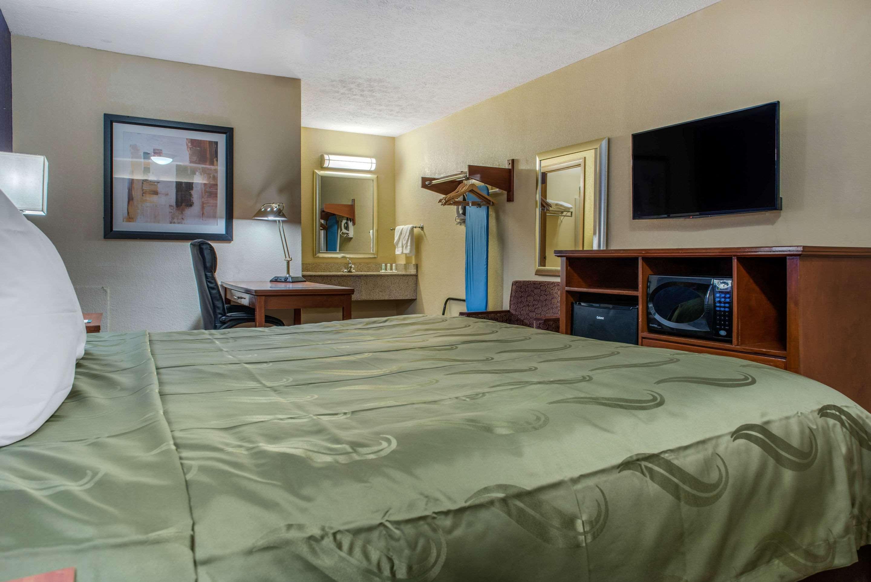 Quality Inn Columbus-East Exteriör bild