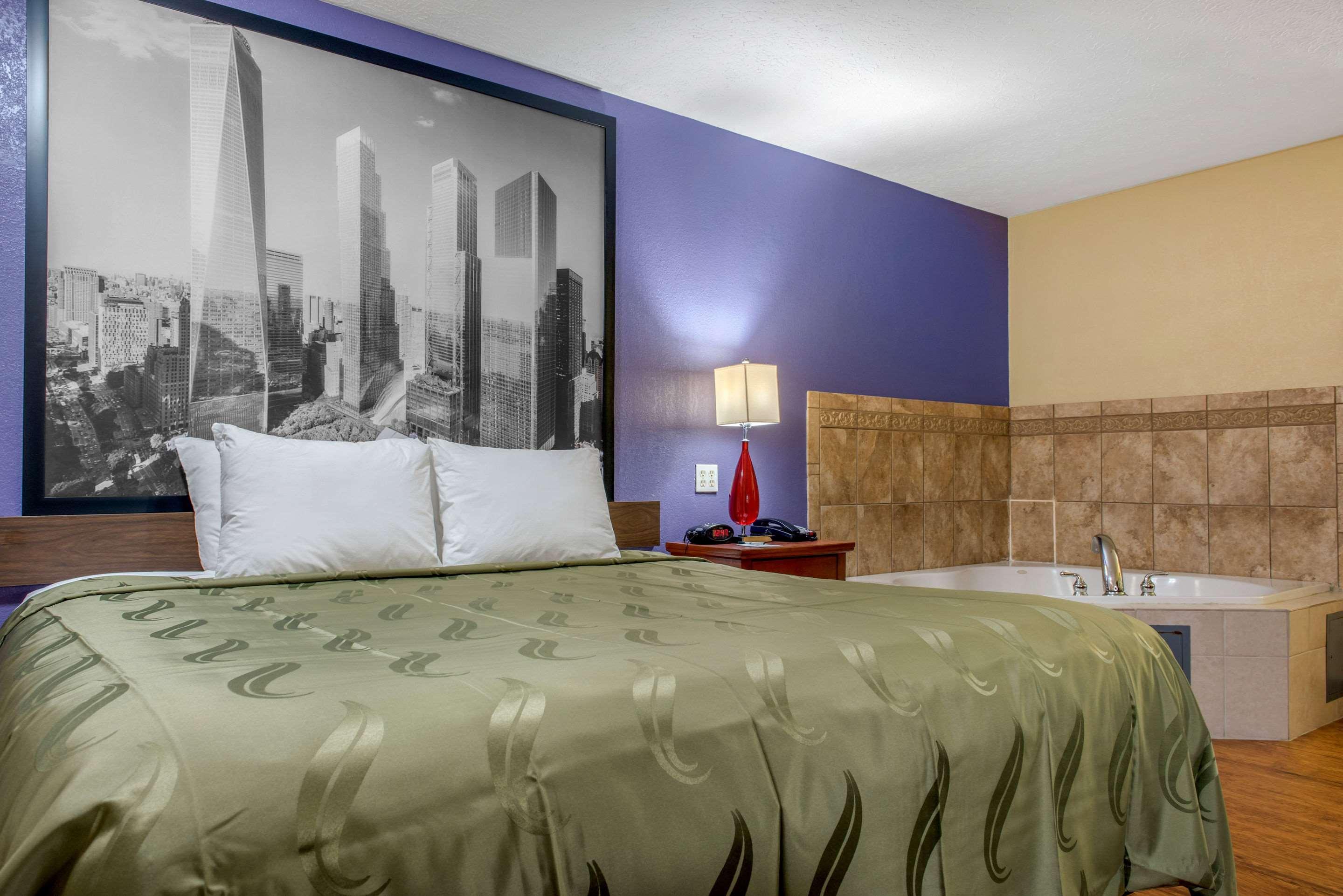 Quality Inn Columbus-East Exteriör bild