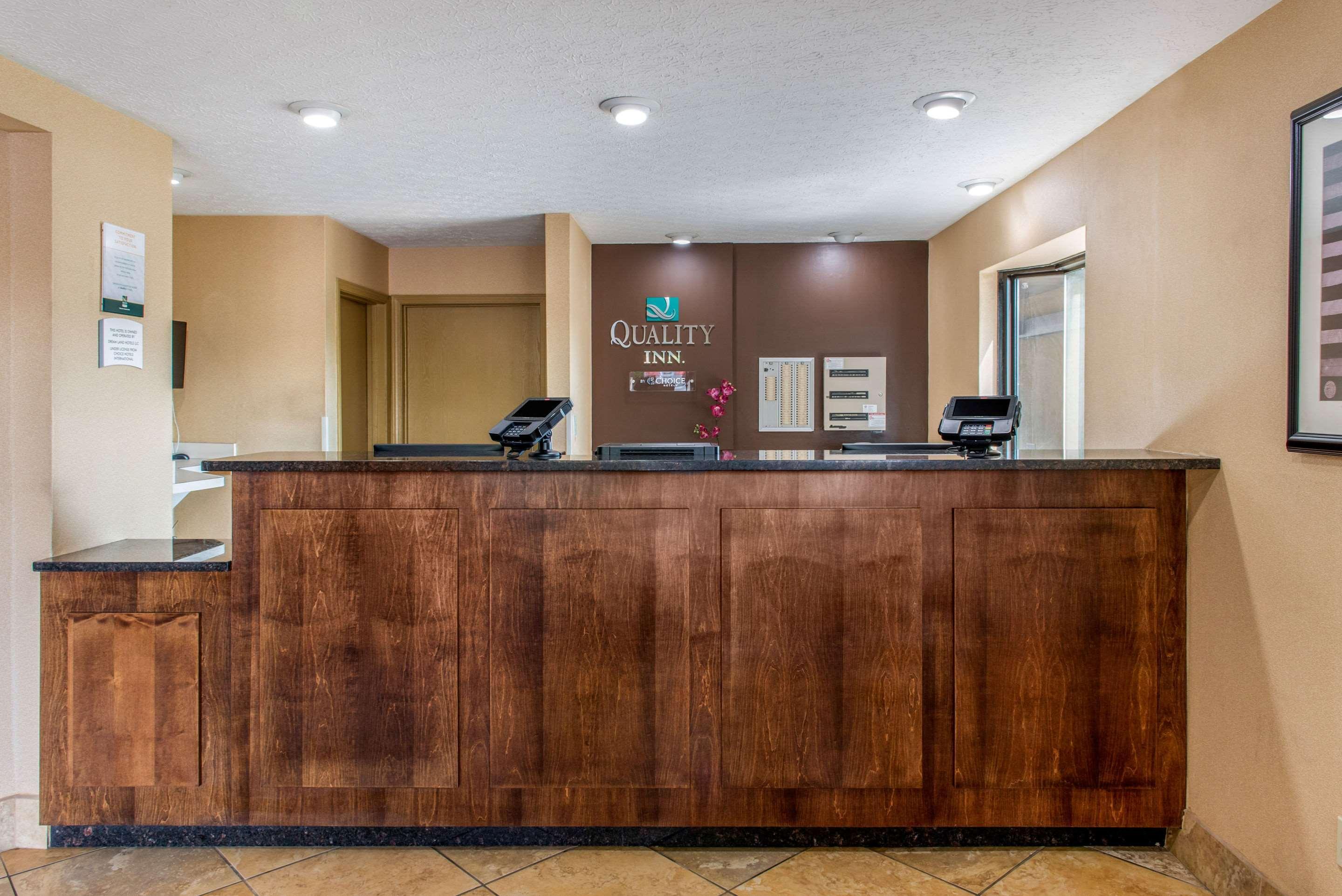 Quality Inn Columbus-East Exteriör bild