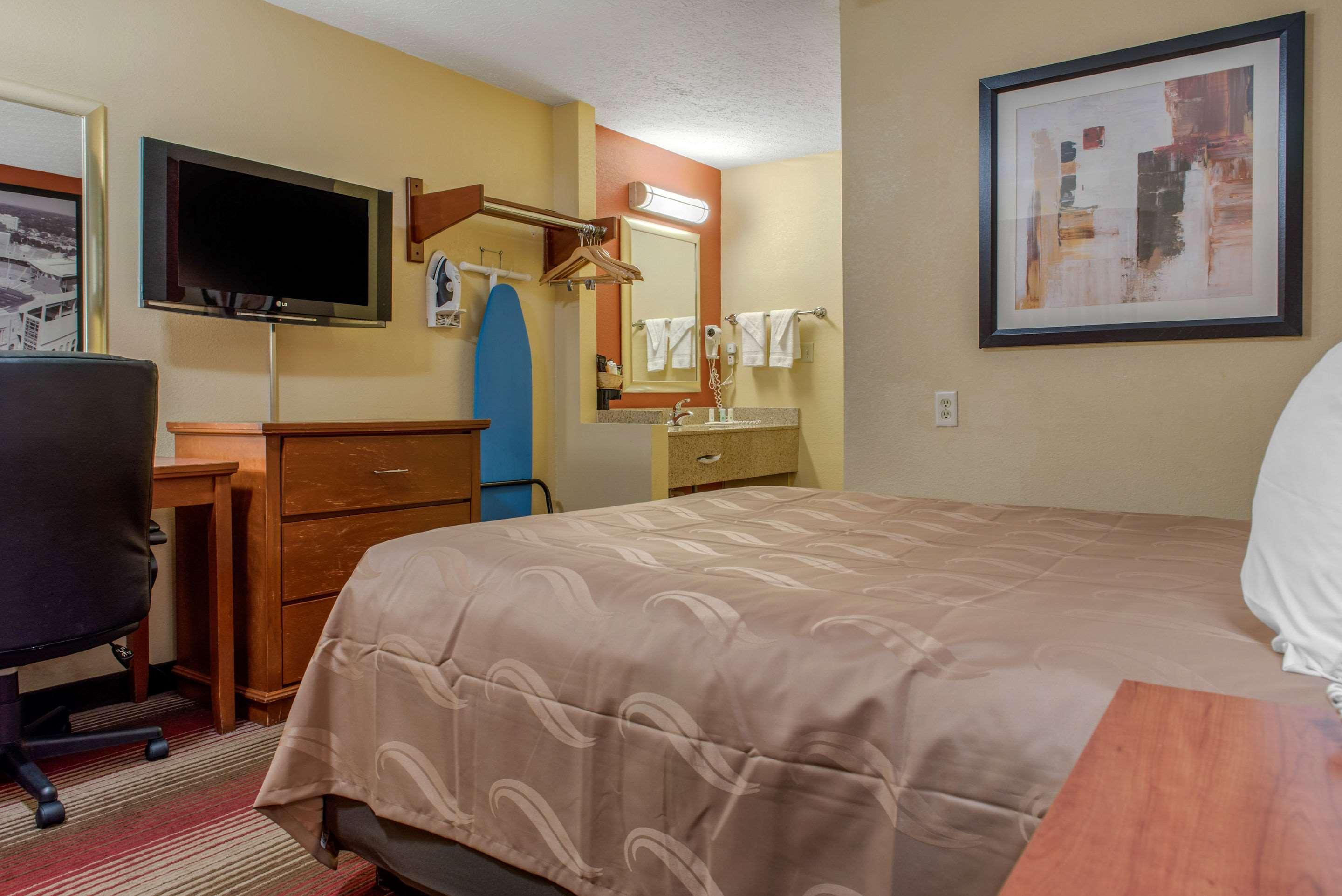 Quality Inn Columbus-East Exteriör bild