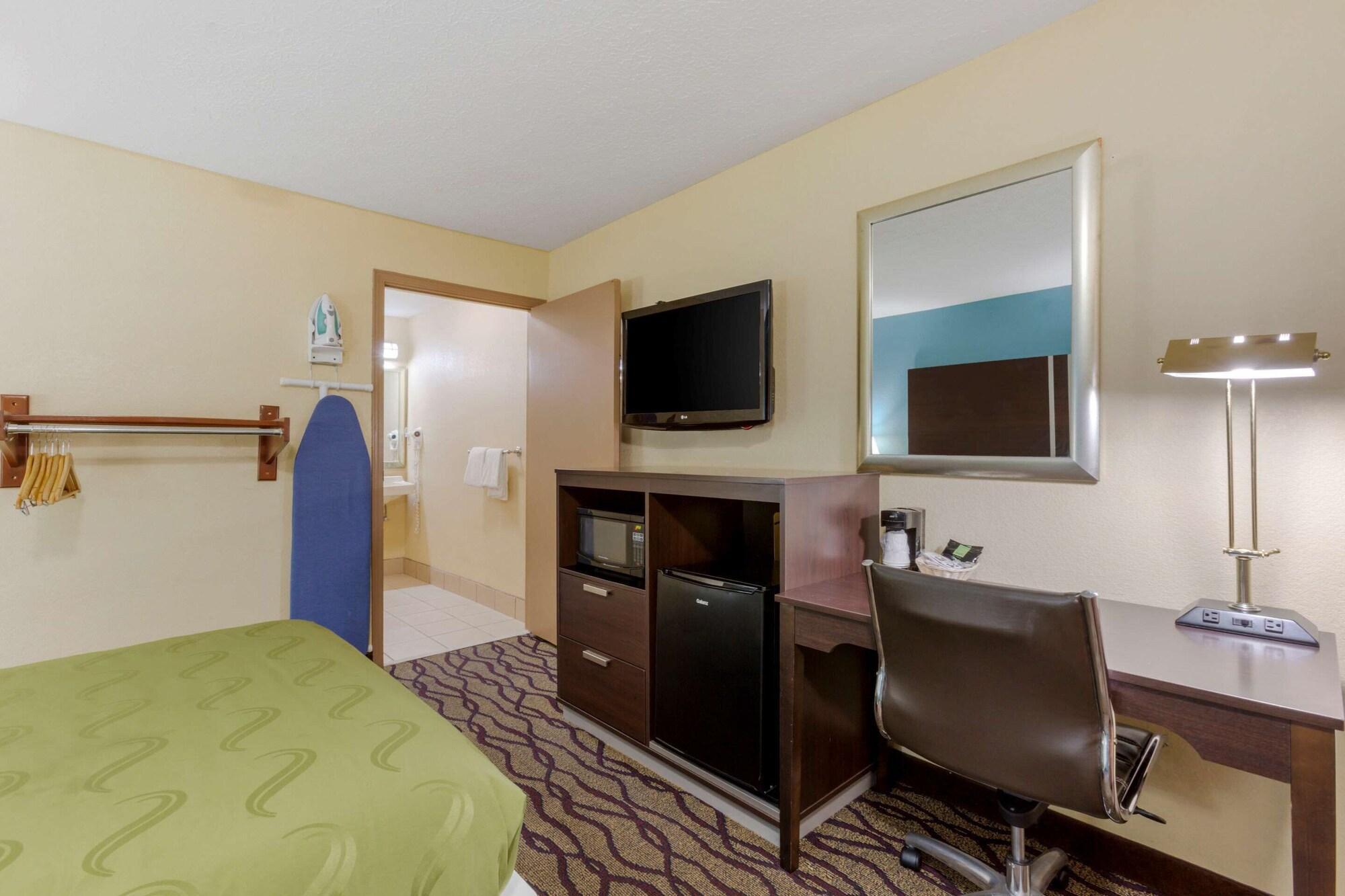 Quality Inn Columbus-East Exteriör bild