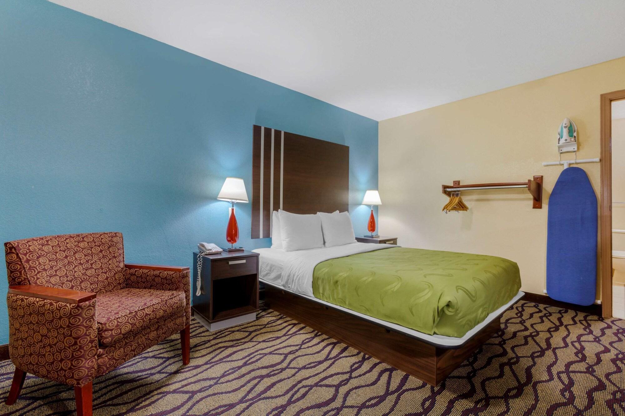 Quality Inn Columbus-East Exteriör bild