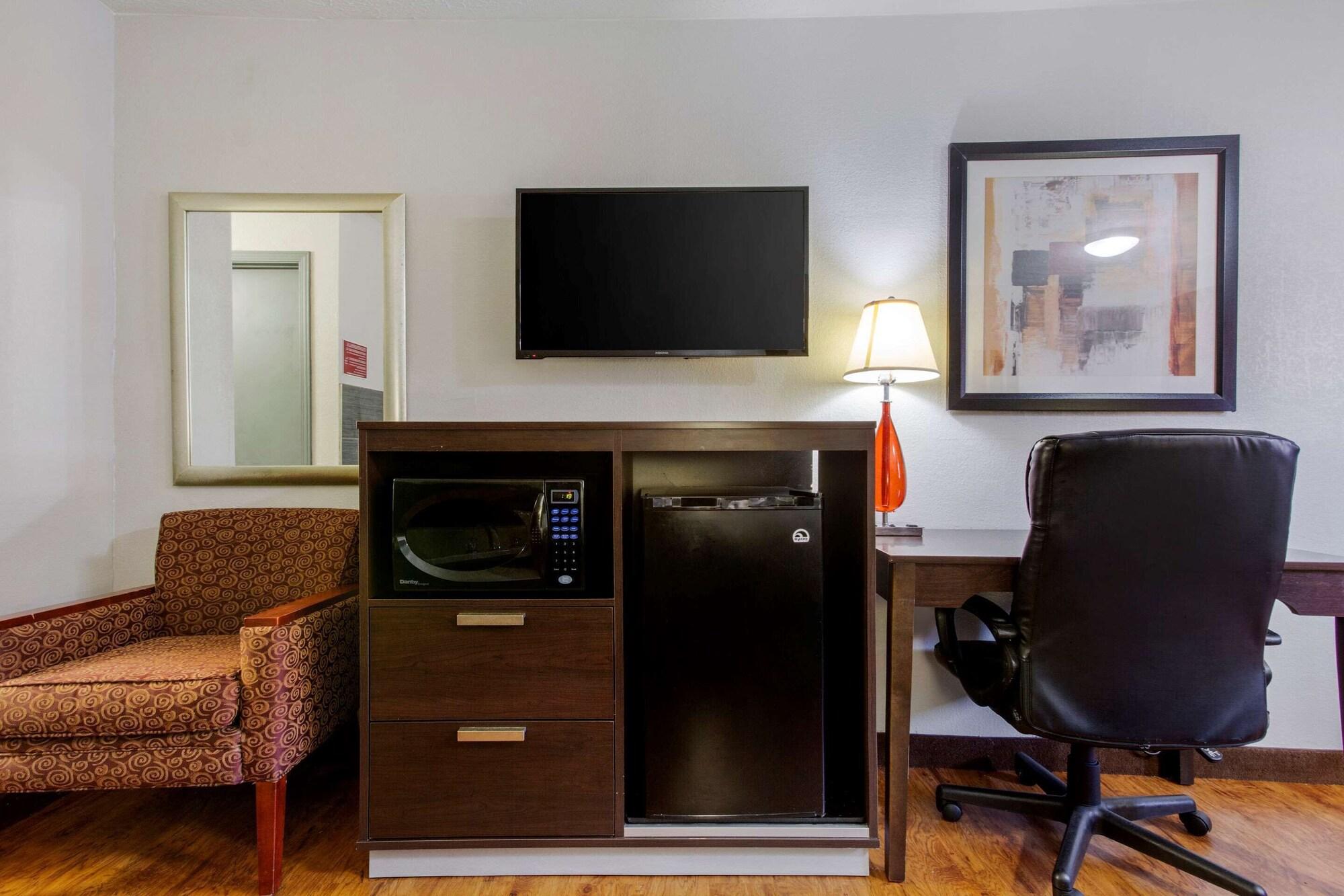 Quality Inn Columbus-East Exteriör bild