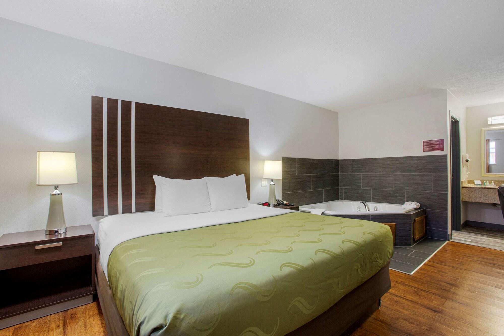 Quality Inn Columbus-East Exteriör bild