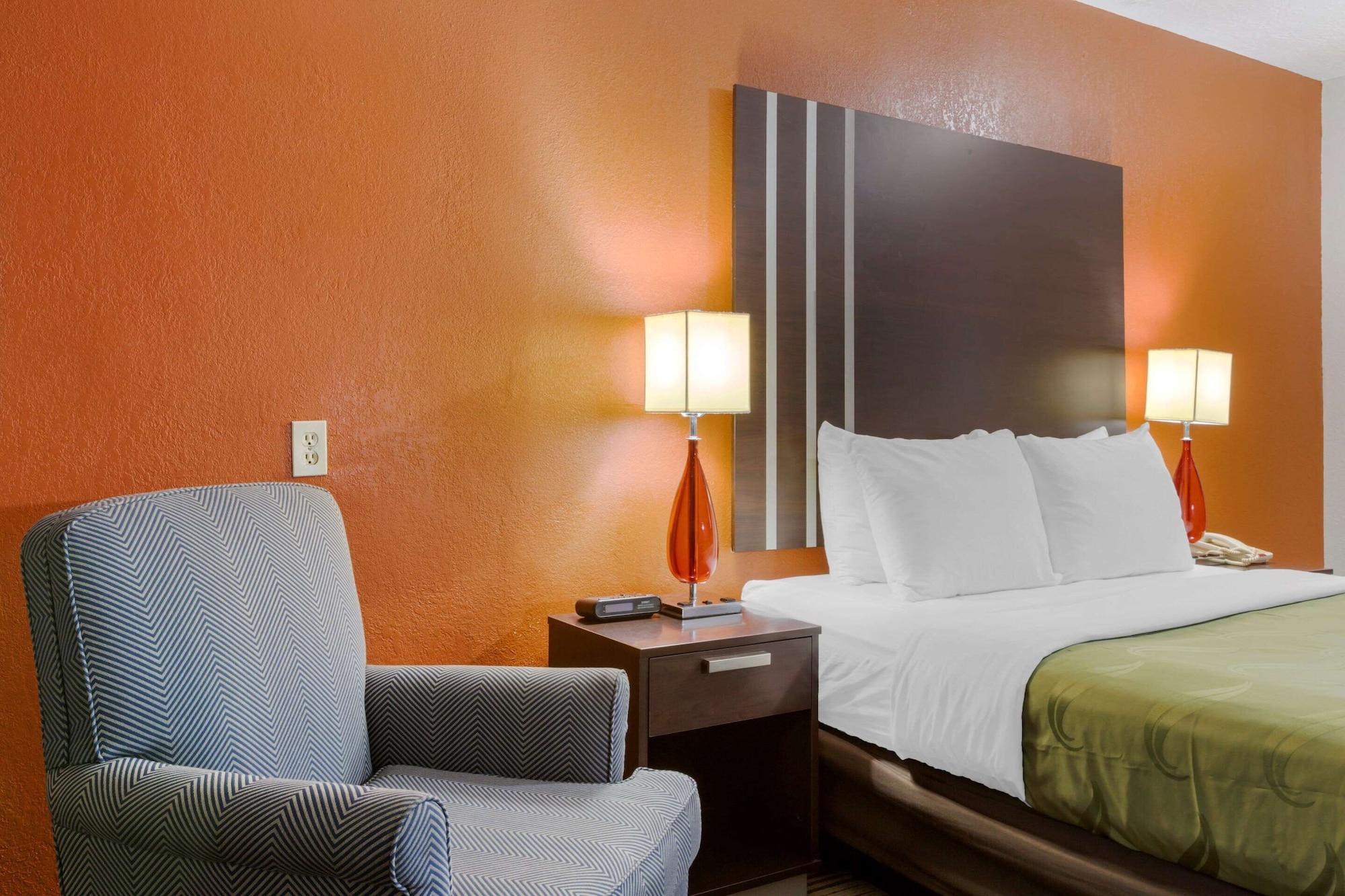 Quality Inn Columbus-East Exteriör bild
