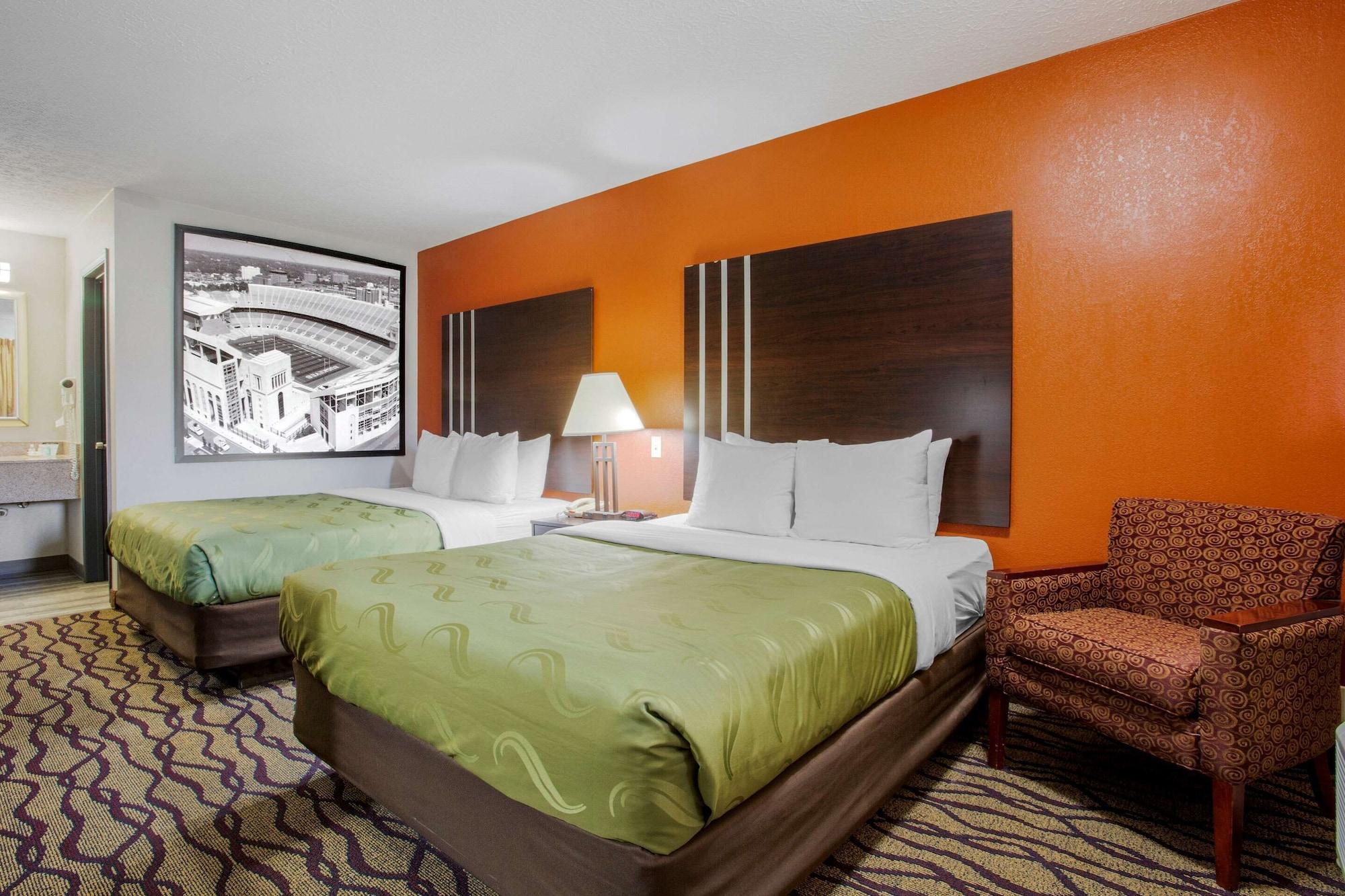 Quality Inn Columbus-East Exteriör bild