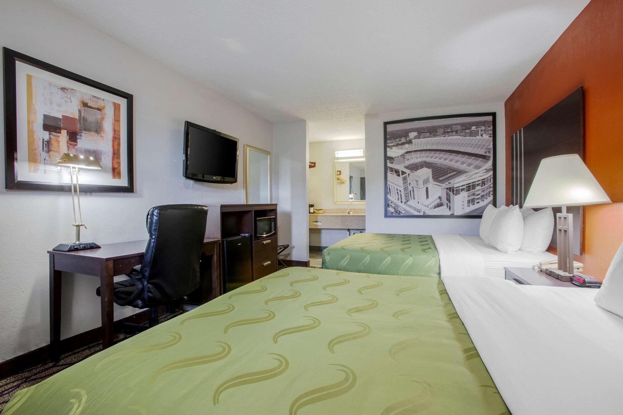 Quality Inn Columbus-East Exteriör bild